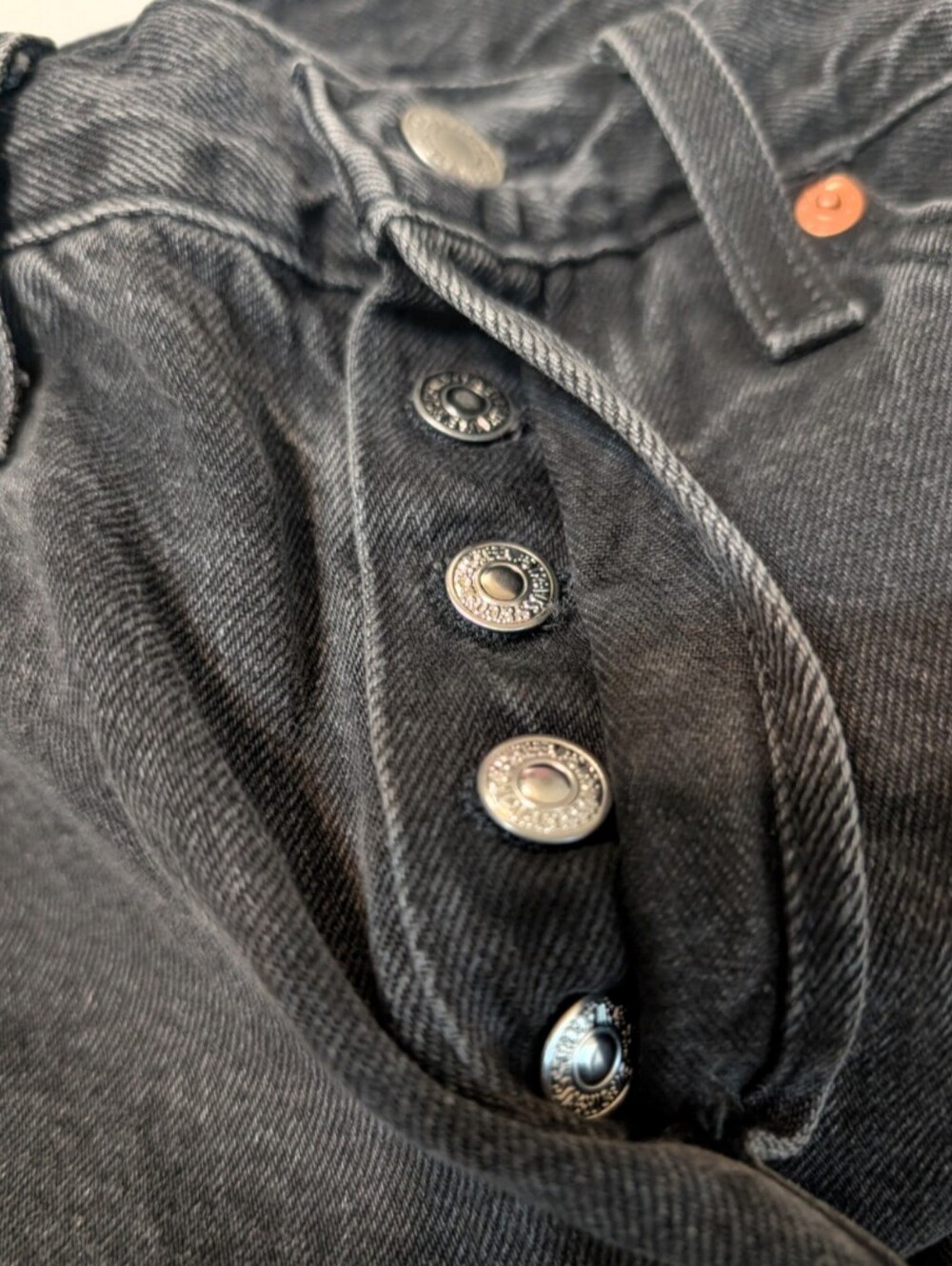 Levi's 501 black jean shorts, size 25 - Picture 4 of 8